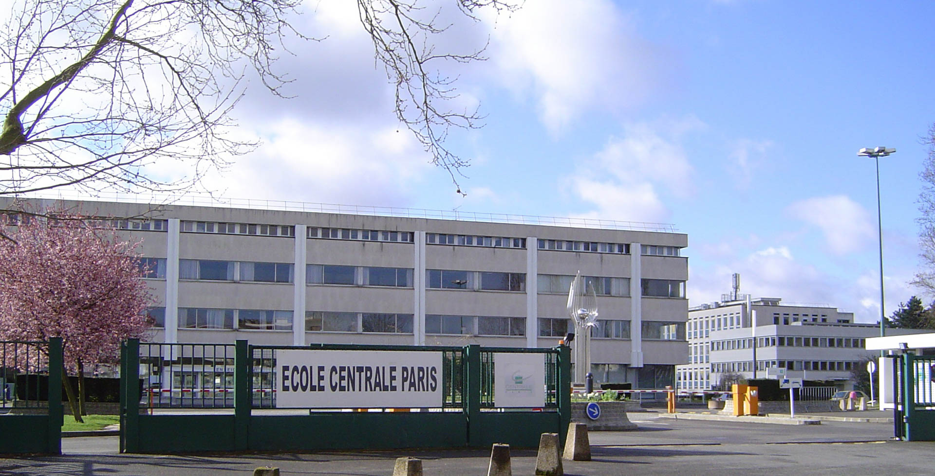 Deconstrucción y remoción de asbesto de la Escuela Central - Paris